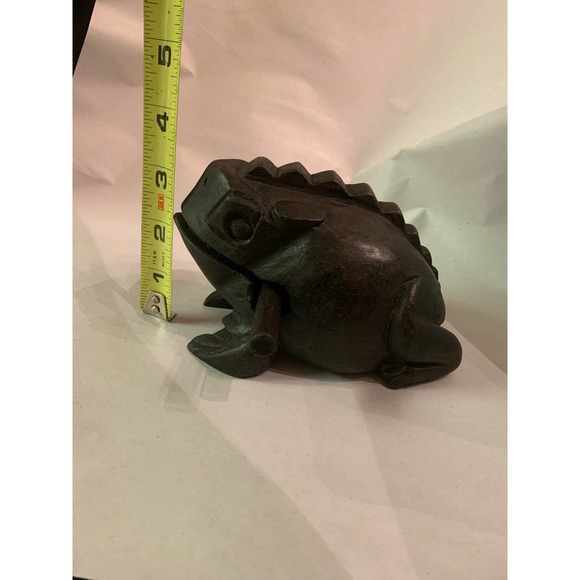 RIBBIT! Wooden frog with stick to make frog noises - Picture 9 of 10